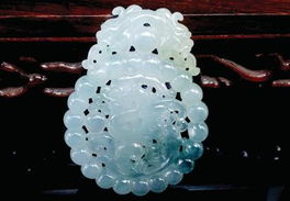 工廠價(jià)引爆翡翠搶購(gòu)潮 萬(wàn)元原價(jià)十萬(wàn)元翡翠激起數(shù)千市民熱情